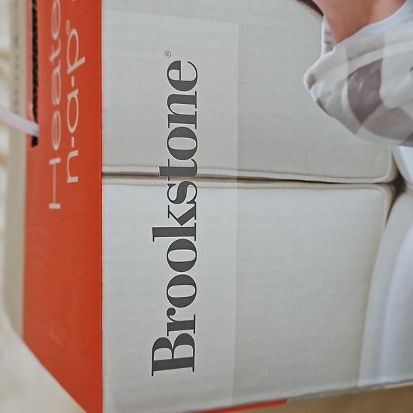 Brookstone Heated Throw Blanket 50"x60" NWT - Picture 6 of 7